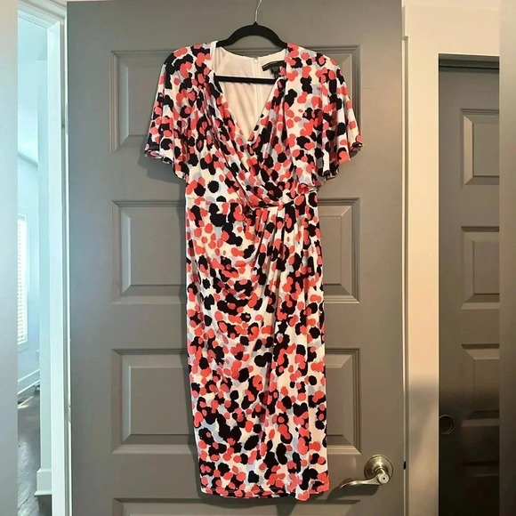 MAGGY LONDON Coral Floral Printed Flutter Sleeve Faux Wrap Dress Sz 0 - Picture 2 of 5